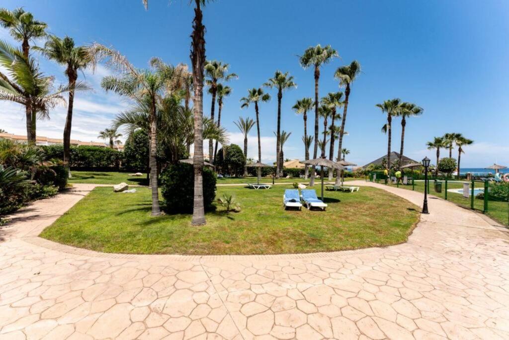 Ct 240 - Beachfront Apartment -Don Juan Manilva Bagian luar foto