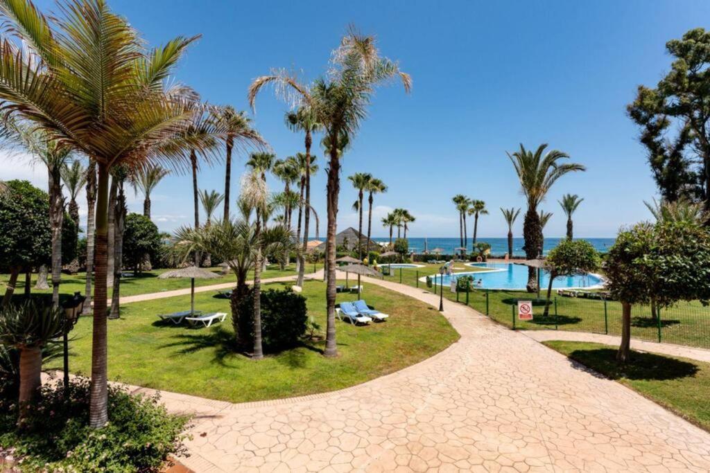 Ct 240 - Beachfront Apartment -Don Juan Manilva Bagian luar foto