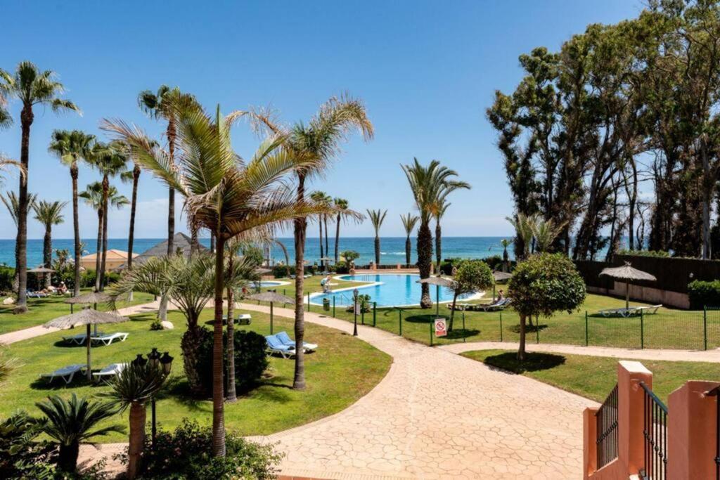 Ct 240 - Beachfront Apartment -Don Juan Manilva Bagian luar foto