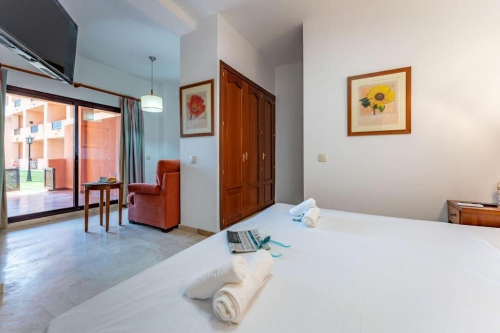 Ct 240 - Beachfront Apartment -Don Juan Manilva Bagian luar foto